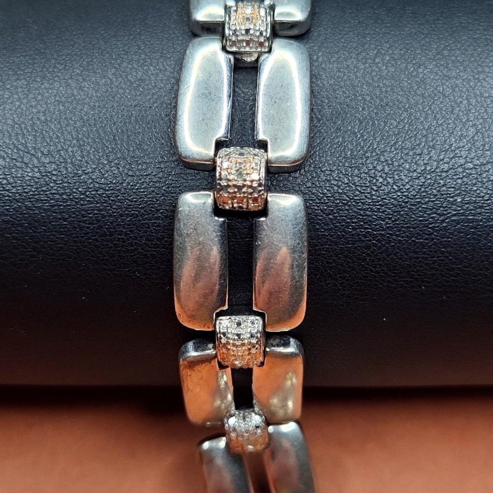Square Links